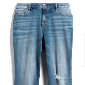 Distressed Capri Jean